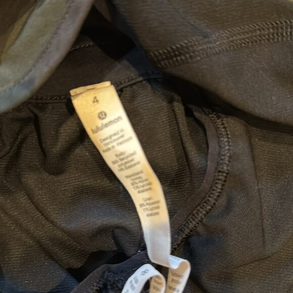 LULULEMON Tracker 4" Short 4 Incognito Camo Gator Green - Picture 10 of 10